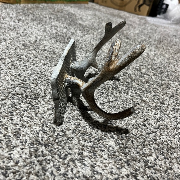 Rustic 4-Point Deer Antler Cast Iron Wall Hook, Rustic Home Decor Heavy - Picture 3 of 8